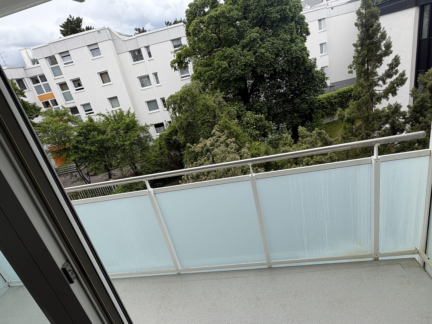 Lichtdurchflutete 3 Zimmer Wohnung in München-Moosach mit Balkon,Loggia &Moderner Sanierung – Dachauerstr.419, 80992 München(Moosach) – Vorschaubild 4