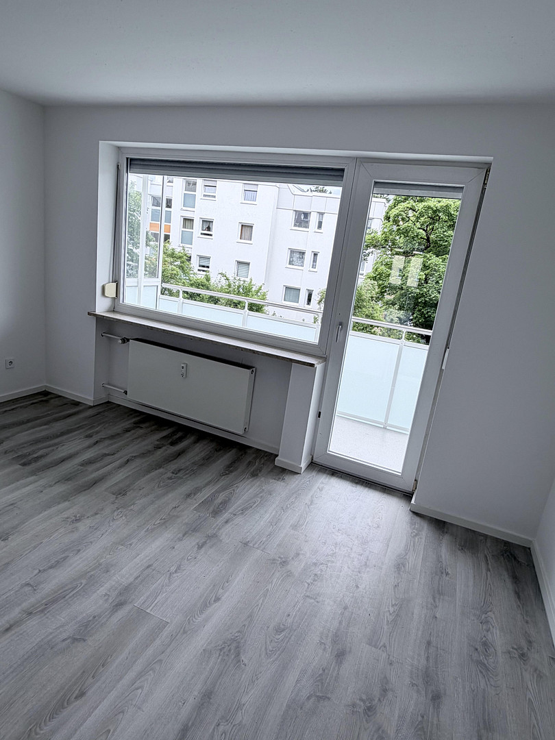 Lichtdurchflutete 3 Zimmer Wohnung in München-Moosach mit Balkon,Loggia &Moderner Sanierung – Dachauerstr.419, 80992 München(Moosach) – Vorschaubild 3