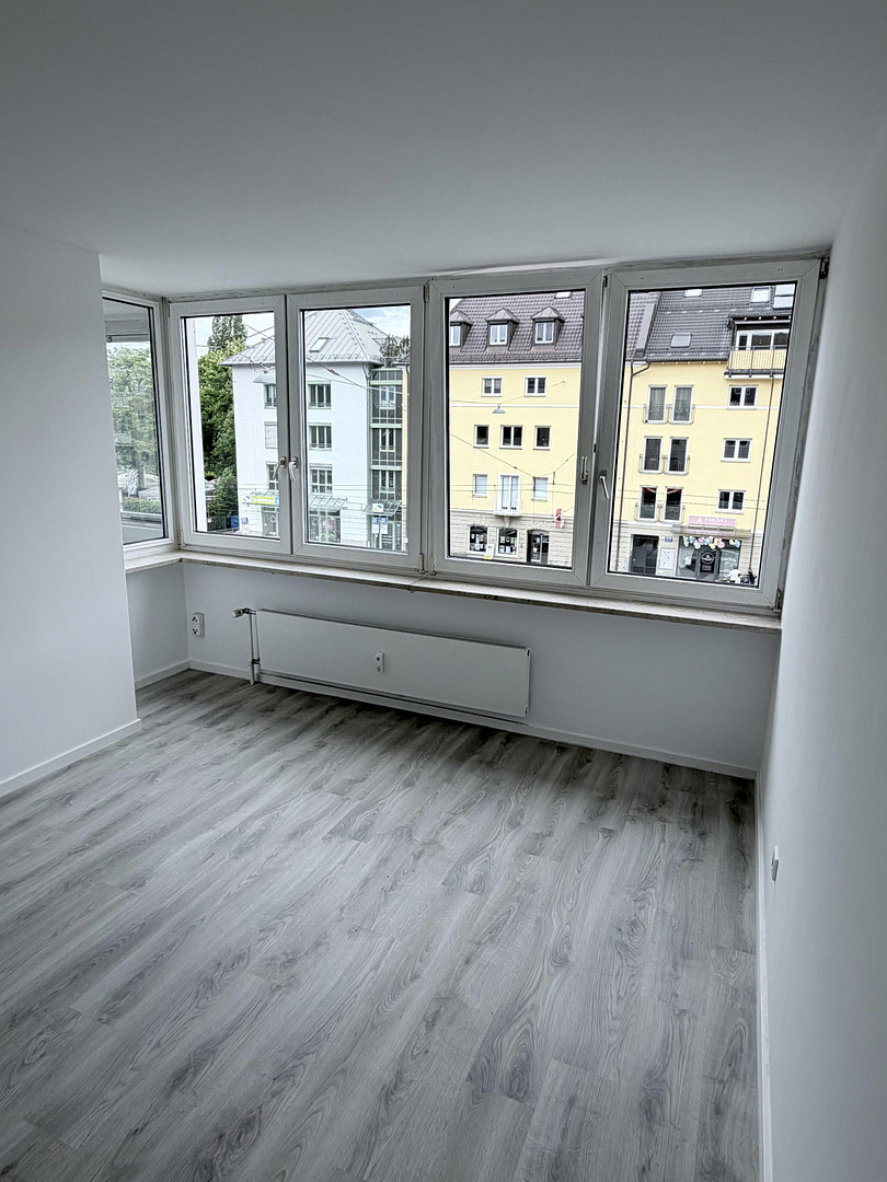 Lichtdurchflutete 3 Zimmer Wohnung in München-Moosach mit Balkon,Loggia &Moderner Sanierung – Dachauerstr.419, 80992 München(Moosach) – Vorschaubild 10