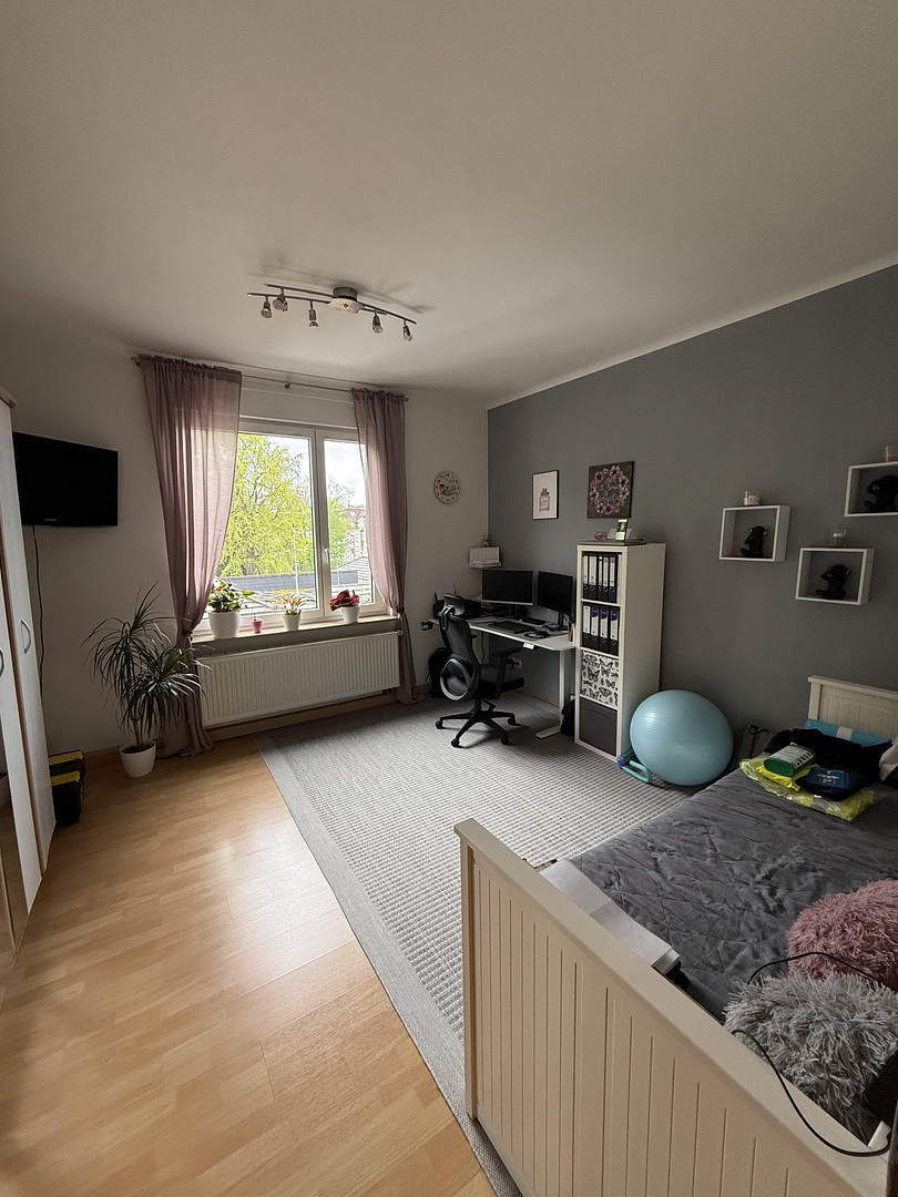 Helle 3-Zimmer-Wohnung in Untertürkheim mit Wohlfühlcharakter – Hindelangerstraße, 70327 Stuttgart-Untertürheim(Untertürkheim) – Vorschaubild 3