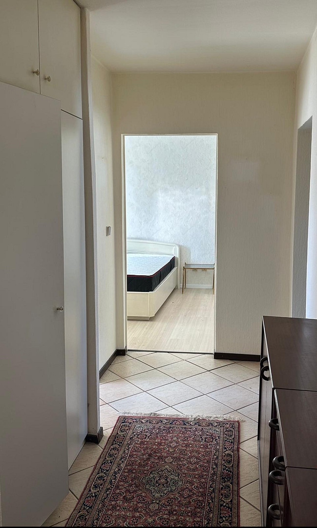Helle 3‑Zimmer‑Wohnung mit Balkon für 990€ in 10781 Schöneberg – möbliert – Zwischenmiete 3–6 Monate – Berlin(Schöneberg) – Vorschaubild 2