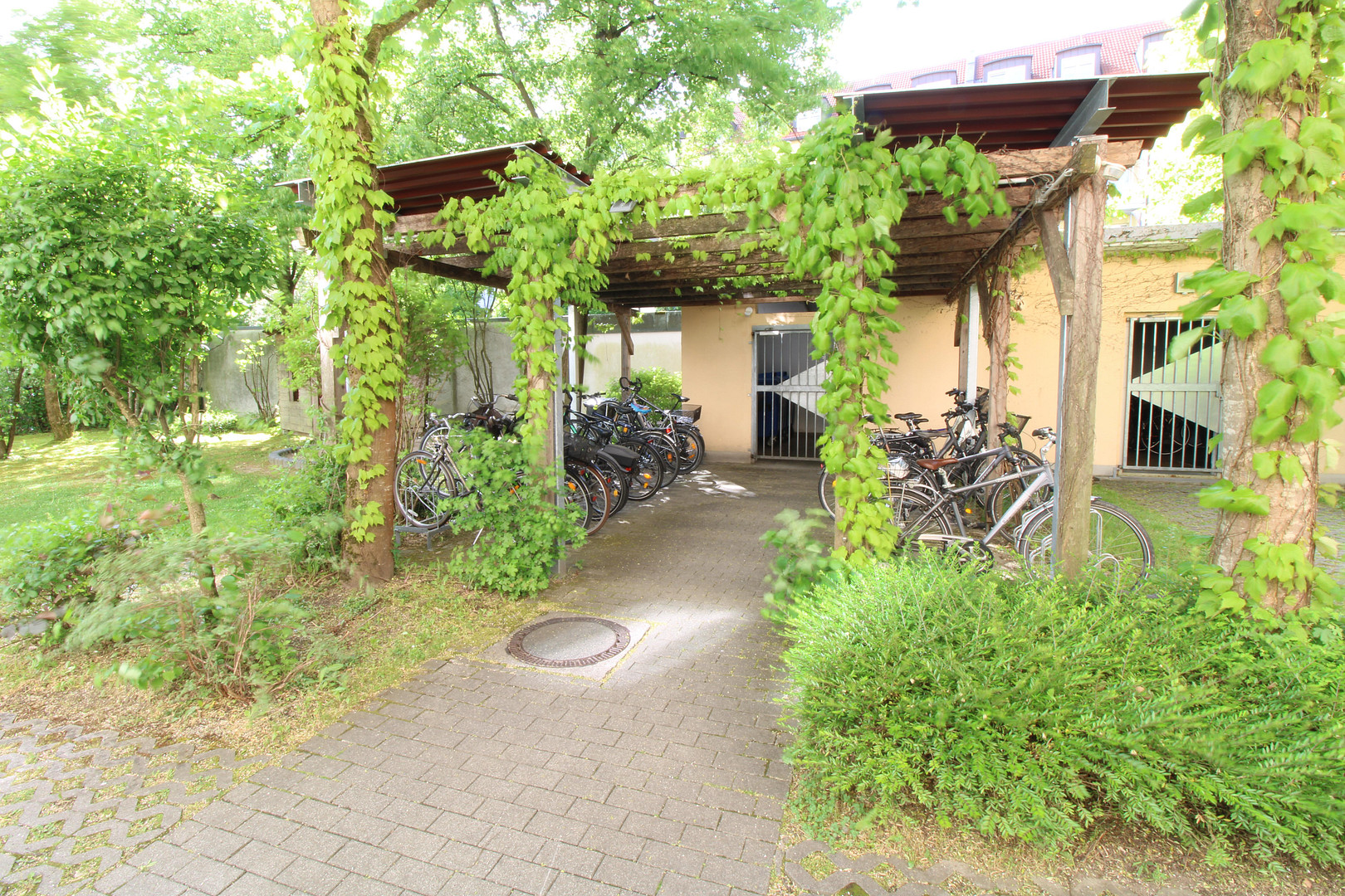 Erstbezug nach Sanierung, ruhig und hell im Innenhof, nur wenige Meter zur U-/S-Bahn – Deisenhofenerstraße 102, 81539 München(Obergiesing) – Vorschaubild 11