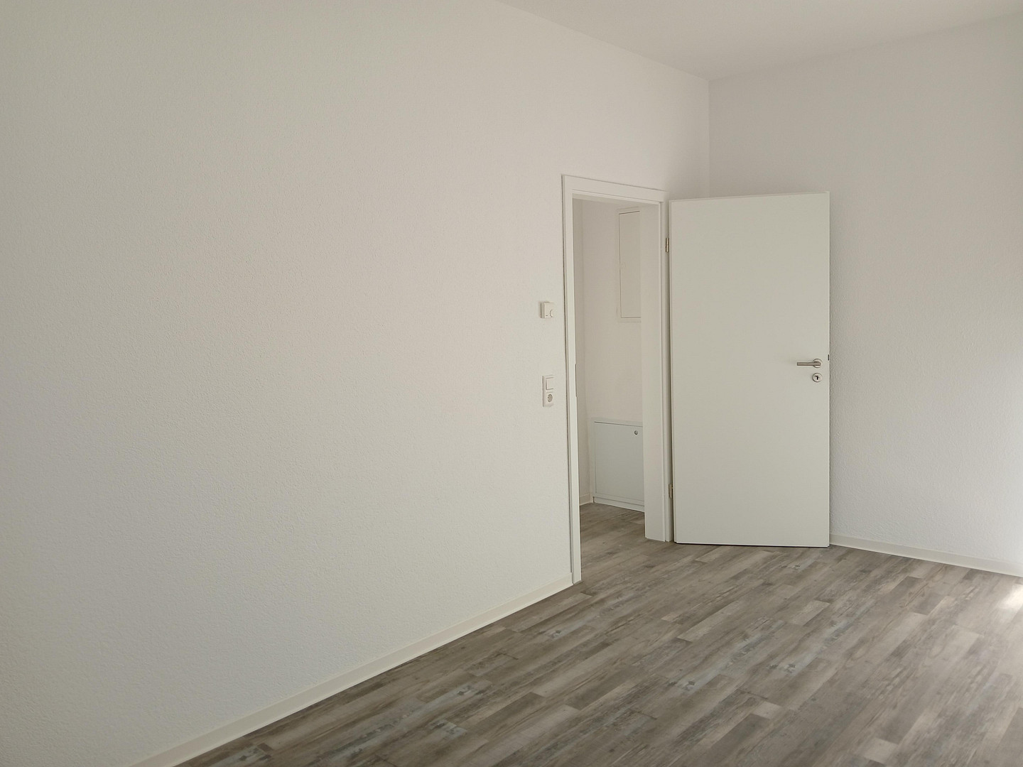 Neuwertige 4-Zimmerwohnung mit Terrasse – ideal für kleine Familie, Paar oder Berufstätigen-WG – Winnenden – Vorschaubild 2