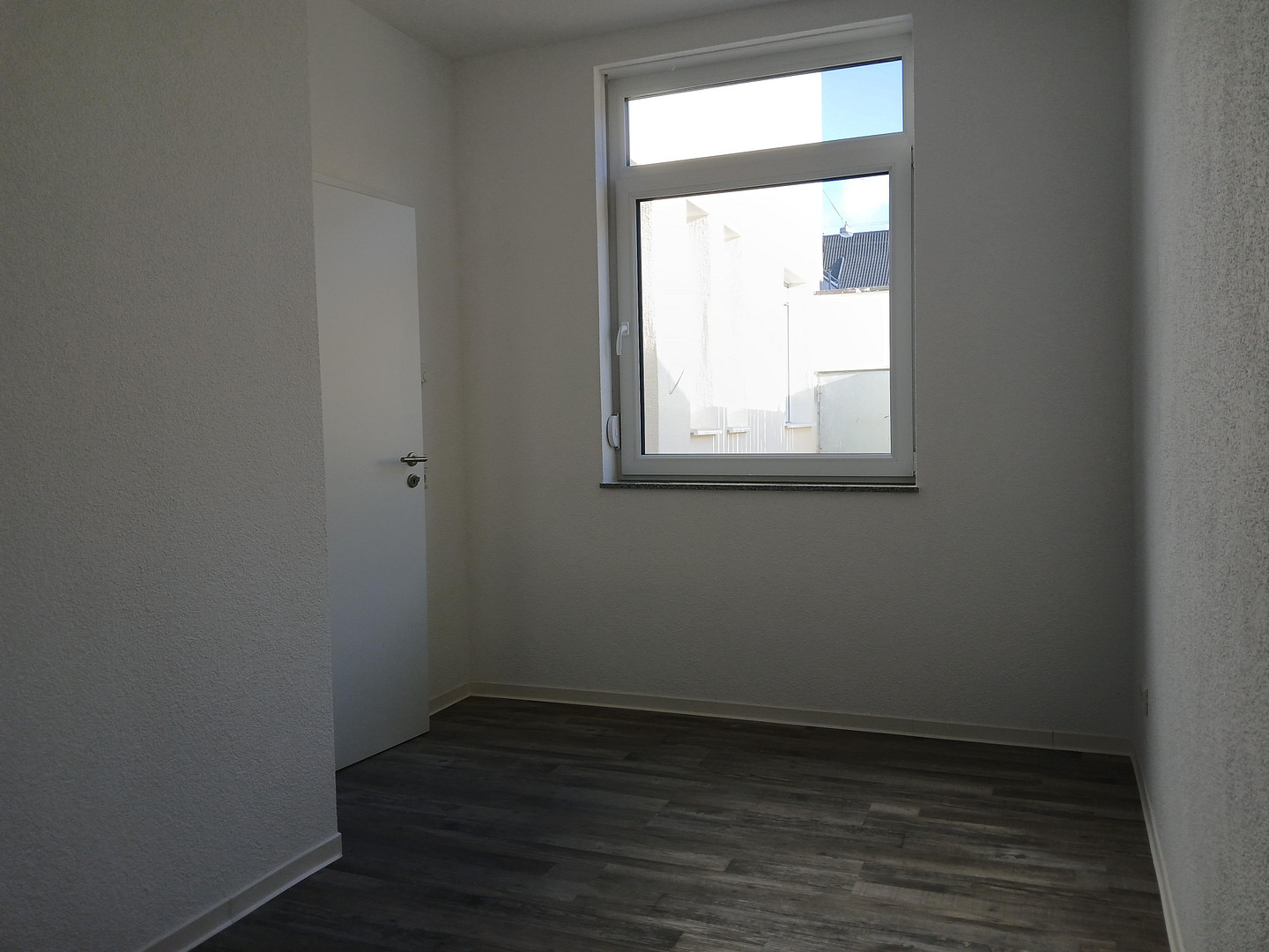 Neuwertige 4-Zimmerwohnung mit Terrasse – ideal für kleine Familie, Paar oder Berufstätigen-WG – Winnenden – Vorschaubild 9