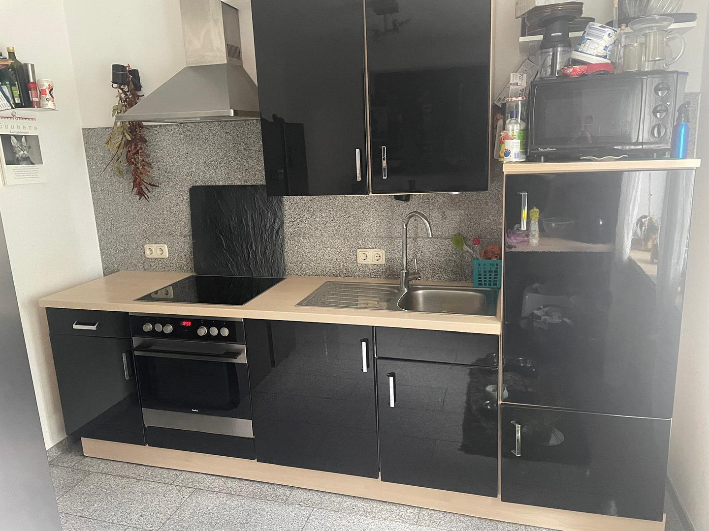 93 qm, EG, 3 Zimmer, Loggia, Küche, Diele, Bad, sep. WC, Keller, Südlage, hell freundlich