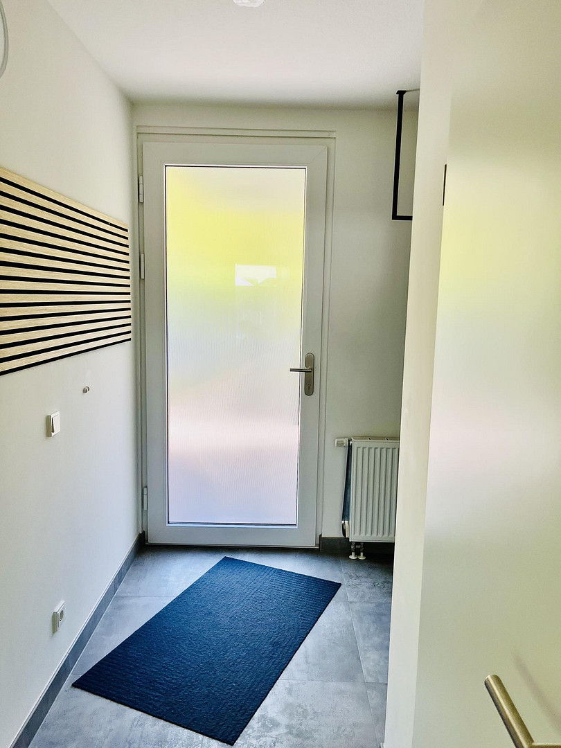 Modernes, neuwertiges Reihenendhaus am Waldrand, urbaner Lifestyle trifft Naturparadies in Alzey – Alzey – Vorschaubild 2