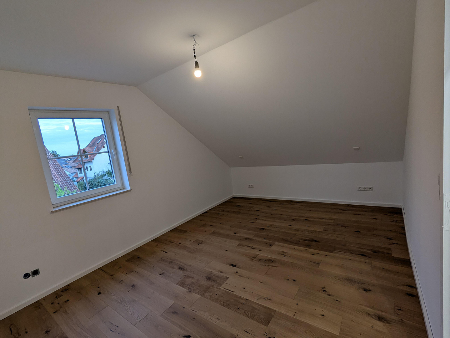 Attraktive, sanierte 2-Zimmer-Dachgeschosswohnung mit Balkon, Garage und Einbauküche – Seligenstädter Str. 21, 63322 Rödermark(Ober-Roden) – Vorschaubild 5