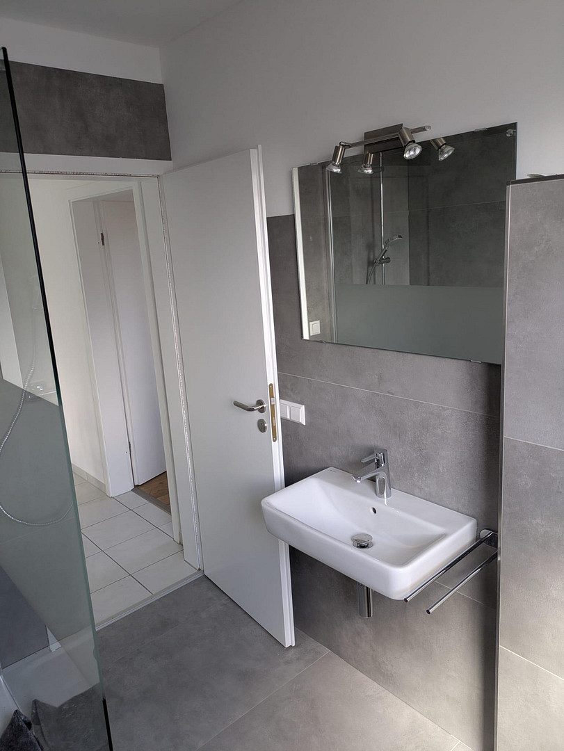 Attraktive, sanierte 2-Zimmer-Dachgeschosswohnung mit Balkon, Garage und Einbauküche – Seligenstädter Str. 21, 63322 Rödermark(Ober-Roden) – Vorschaubild 8