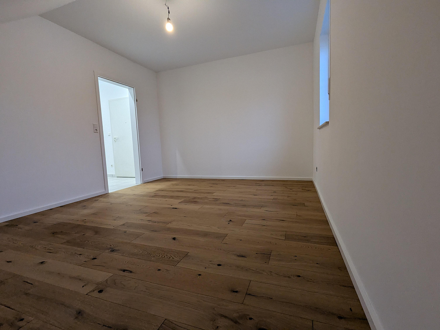 Attraktive, sanierte 2-Zimmer-Dachgeschosswohnung mit Balkon, Garage und Einbauküche – Seligenstädter Str. 21, 63322 Rödermark(Ober-Roden) – Vorschaubild 6