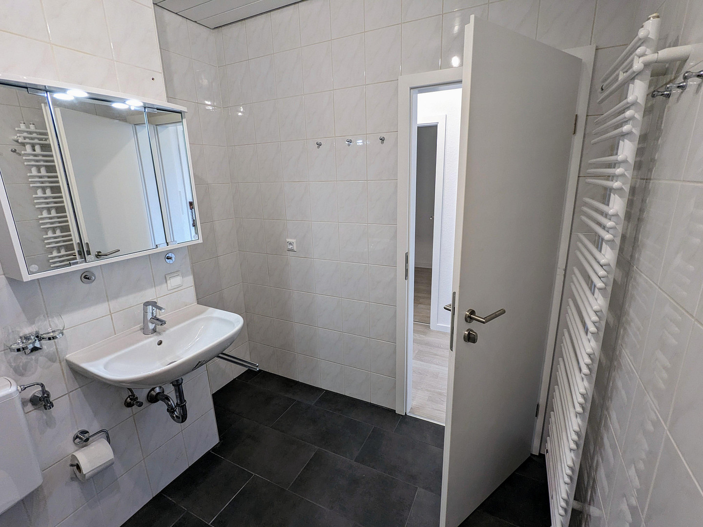 Helle 2,5-Zimmerwohnung mit traumhaftem Fernblick ins Grüne – Woogstr. 36, 67141 Neuhofen – Vorschaubild 2
