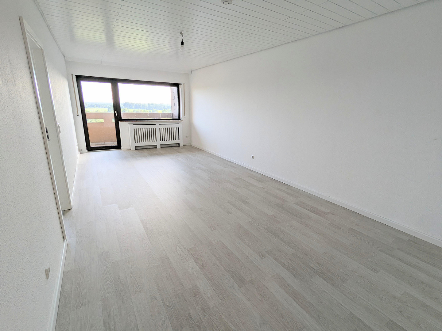 Helle 2,5-Zimmerwohnung mit traumhaftem Fernblick ins Grüne – Woogstr. 36, 67141 Neuhofen – Vorschaubild 3