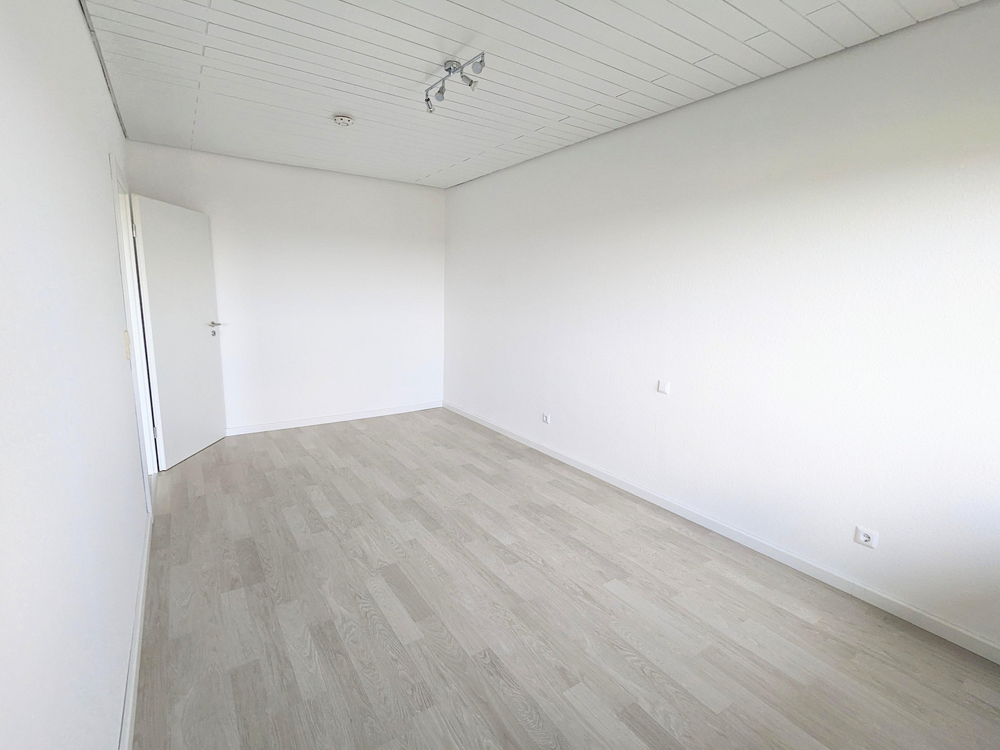 Helle 2,5-Zimmerwohnung mit traumhaftem Fernblick ins Grüne – Woogstr. 36, 67141 Neuhofen – Vorschaubild 10