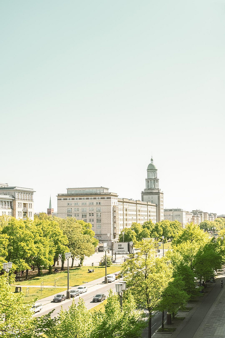 Provisionsfrei - bezugsfreie sorgsam renovierte Wohnung im Baudenkmal im 4. OG mit Aufzug & Balkon – Berlin(Friedrichshain) – Vorschaubild 11