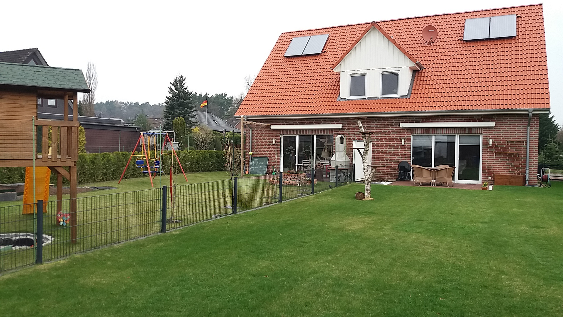 Doppelhaushälfte mit schönem Garten