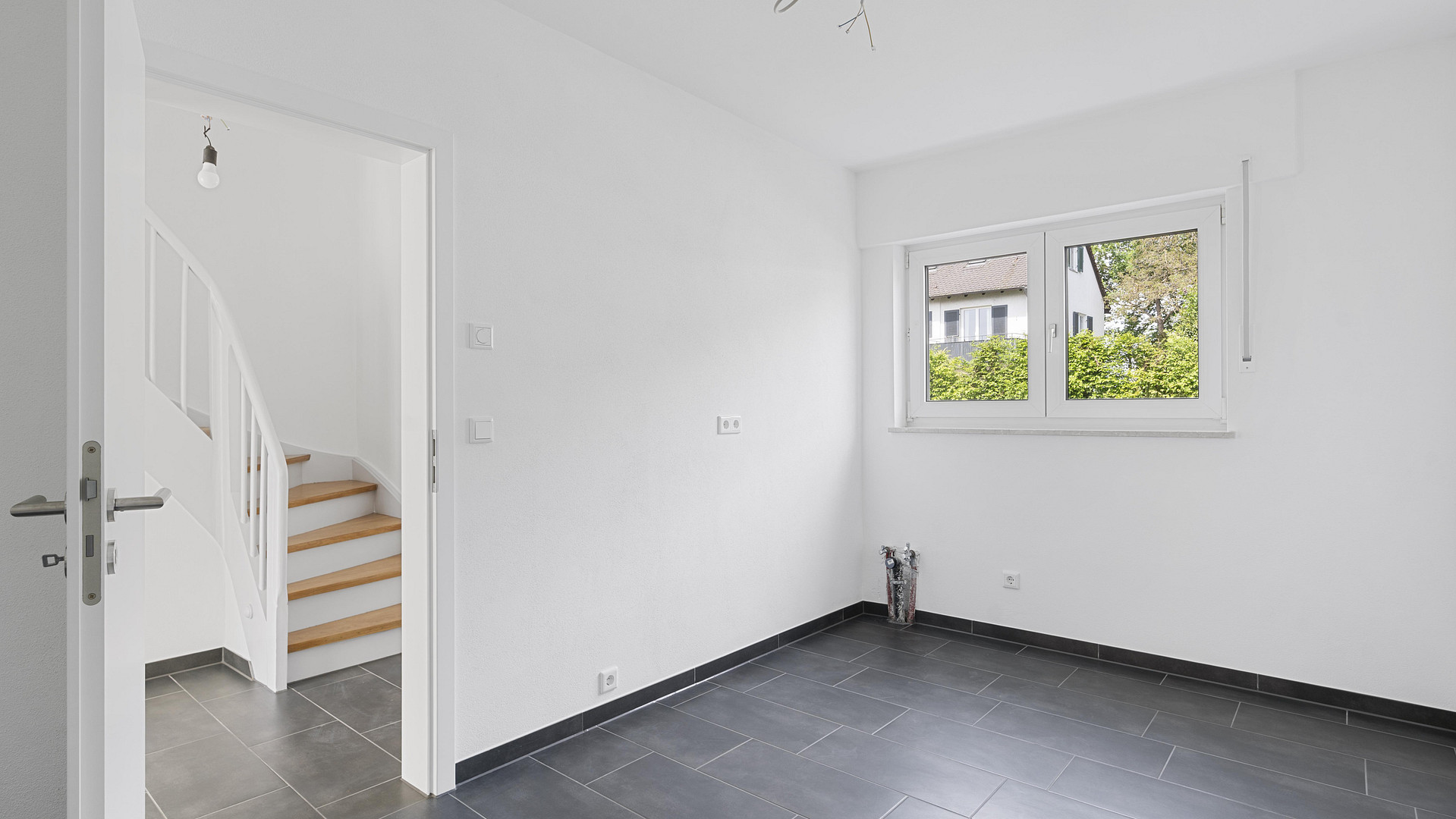 Kernsaniertes Reiheneckhaus mit Garten in Ingolstadt-Nord – Ingolstadt – Vorschaubild 3