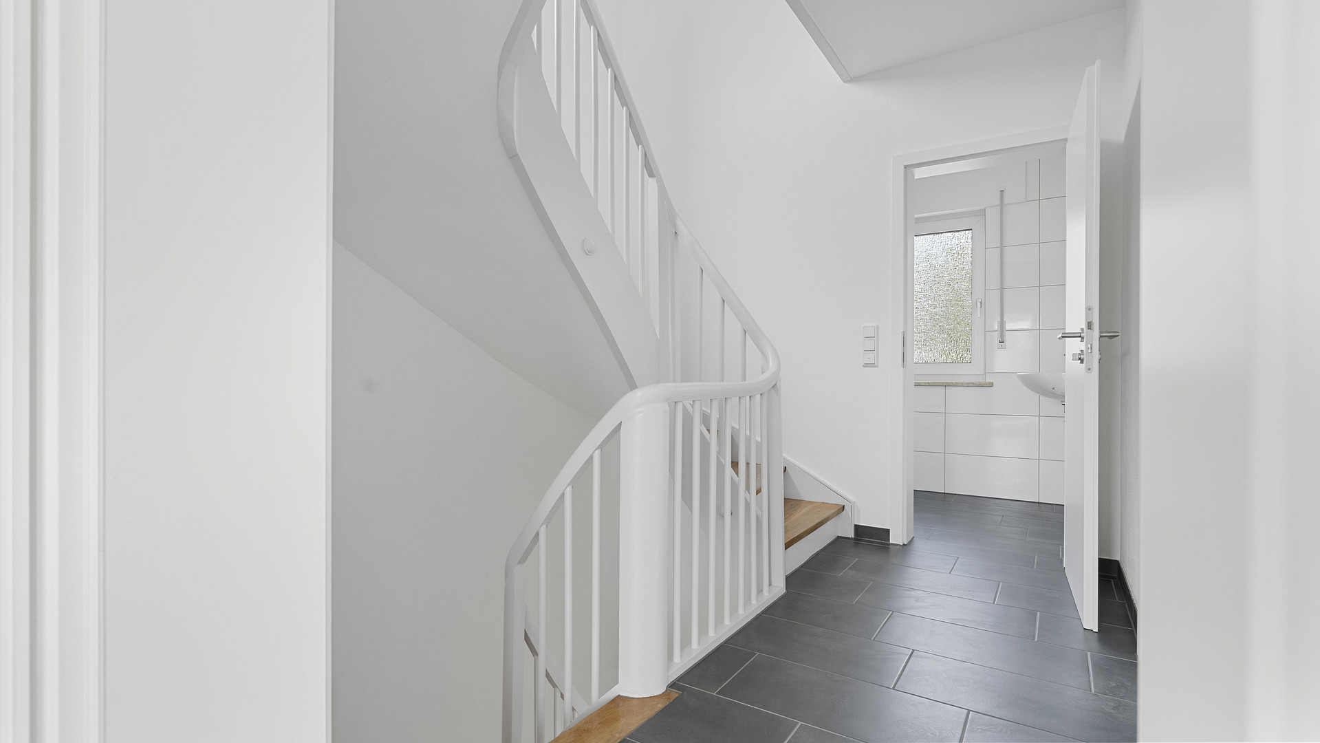 Kernsaniertes Reiheneckhaus mit Garten in Ingolstadt-Nord – Ingolstadt – Vorschaubild 8