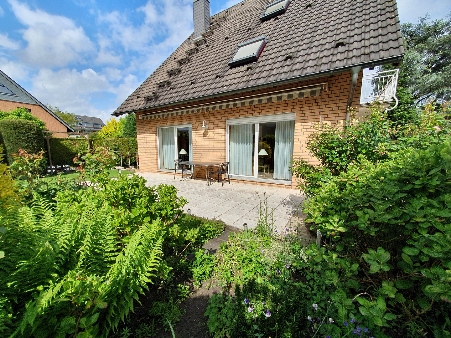 Zweifamilienhaus in bevorzugter Wohnlage – Ratingen – Vorschaubild 2