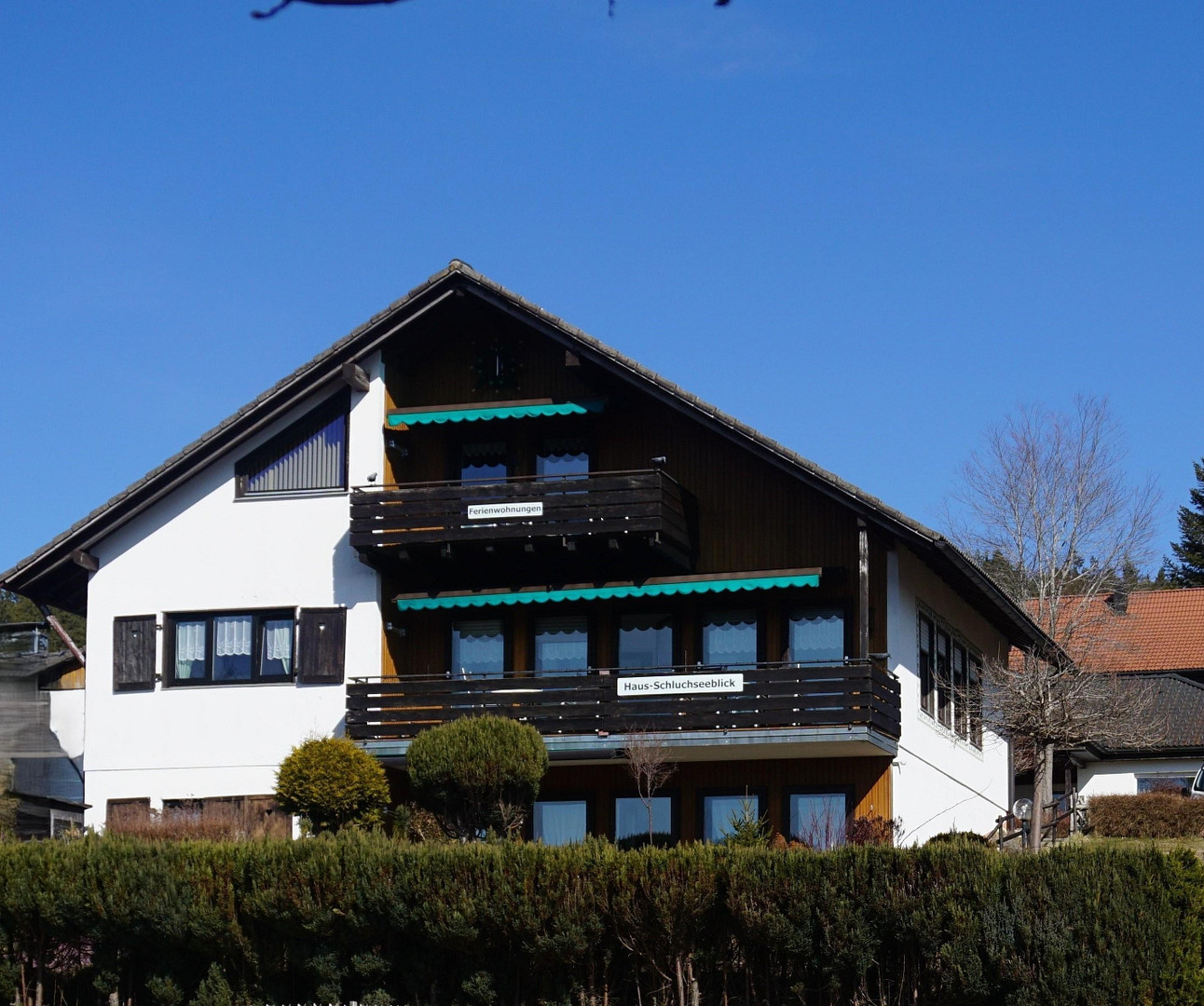 Top MFH mit Panorama-/Schluchseeblick und drei lukrativ vermieteten "Traum"ferienwohnungen