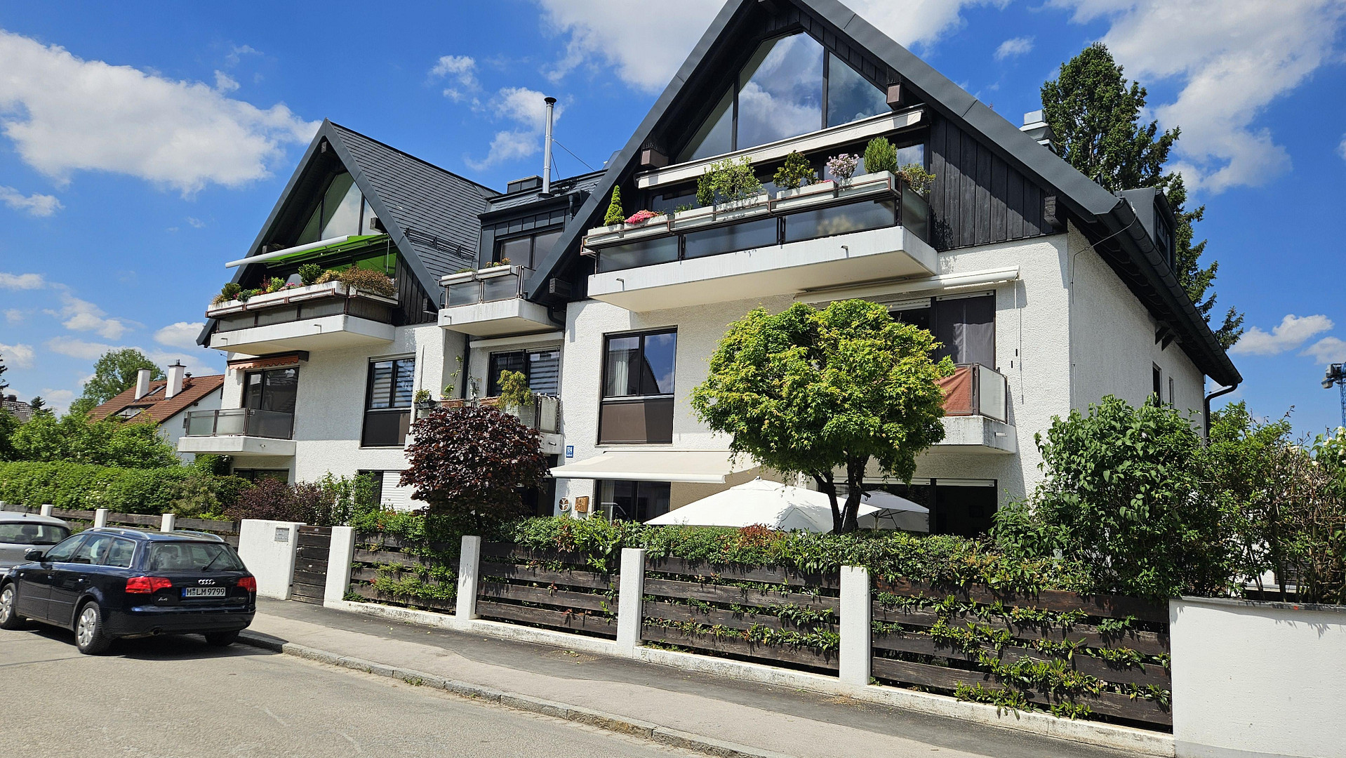 Sehr ruhige und sehr gut geschnittene 111 qm 3-Zimmer-Wohnung in Alt-Laim, wunderschöner Ausblick – Camerloherstr. 124, 80689 München(Laim) – Vorschaubild 2