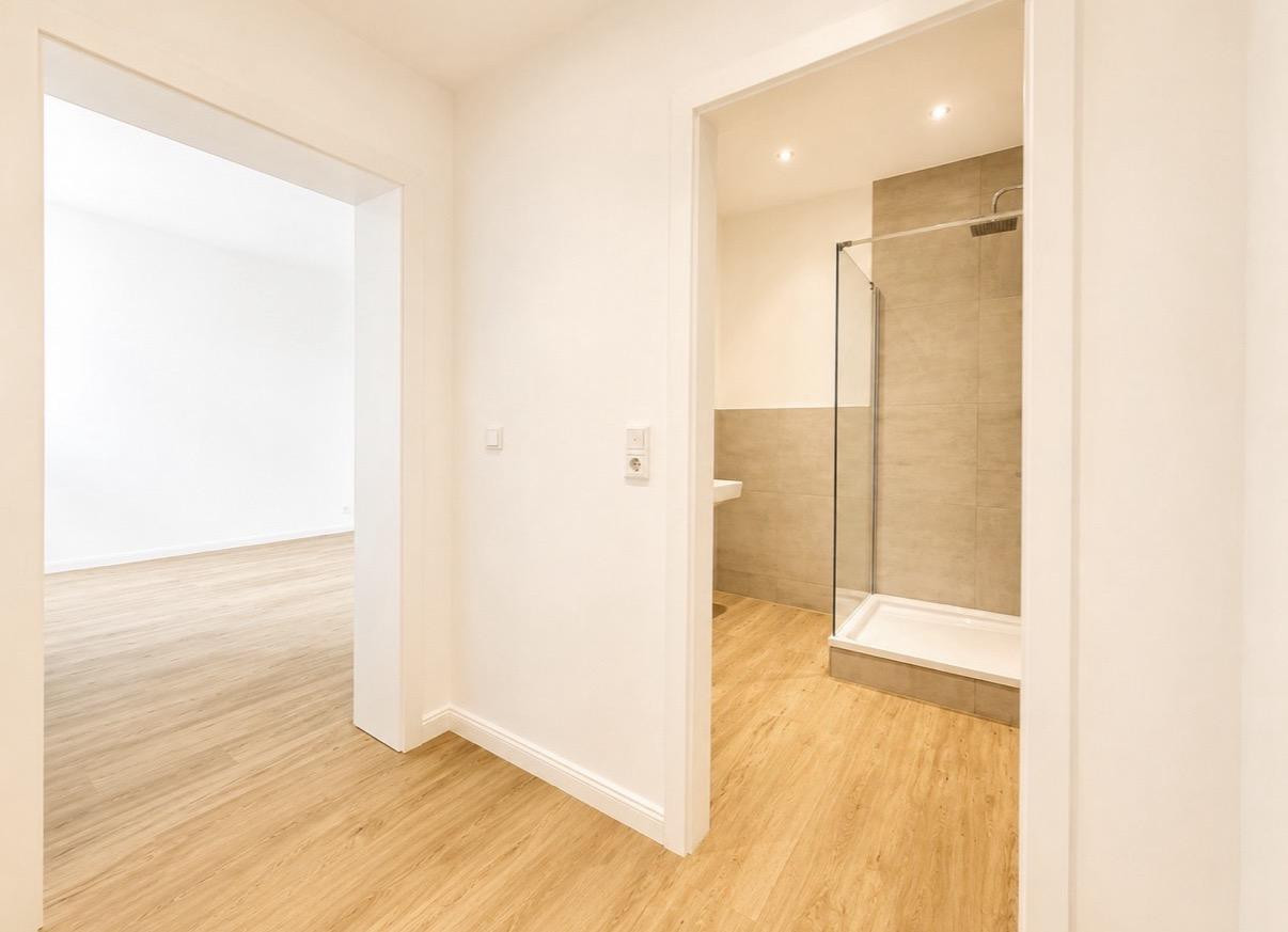 Stilvolle Altbauwohnung nach Kernsanierung – 2,5 Zimmer mit hohen Decken in zentraler Lage – Alter deutscher Ring 35, 47799 Krefeld(Stadtmitte) – Vorschaubild 2