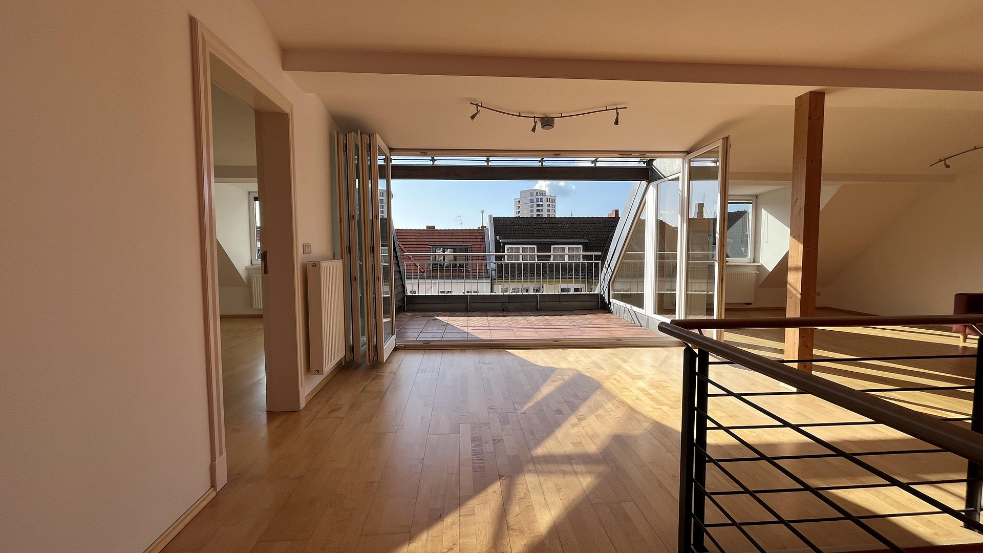 Außergewöhnliche 248 qm große Maisonette-Wohnung (4.OG & DG) mit Terrasse/Balkon/Loggia nahe Ku´damm – Berlin(Halensee) – Vorschaubild 2