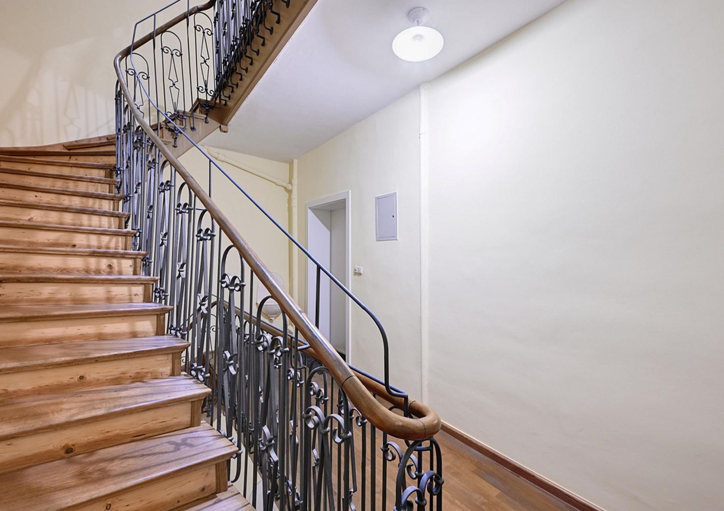 Prachtjuwel! Seltene Gelegenheit für einen Altbau in Top-Lage von Maxvorstadt – Hessstraße 82, 80798 München(Maxvorstadt) – Vorschaubild 2