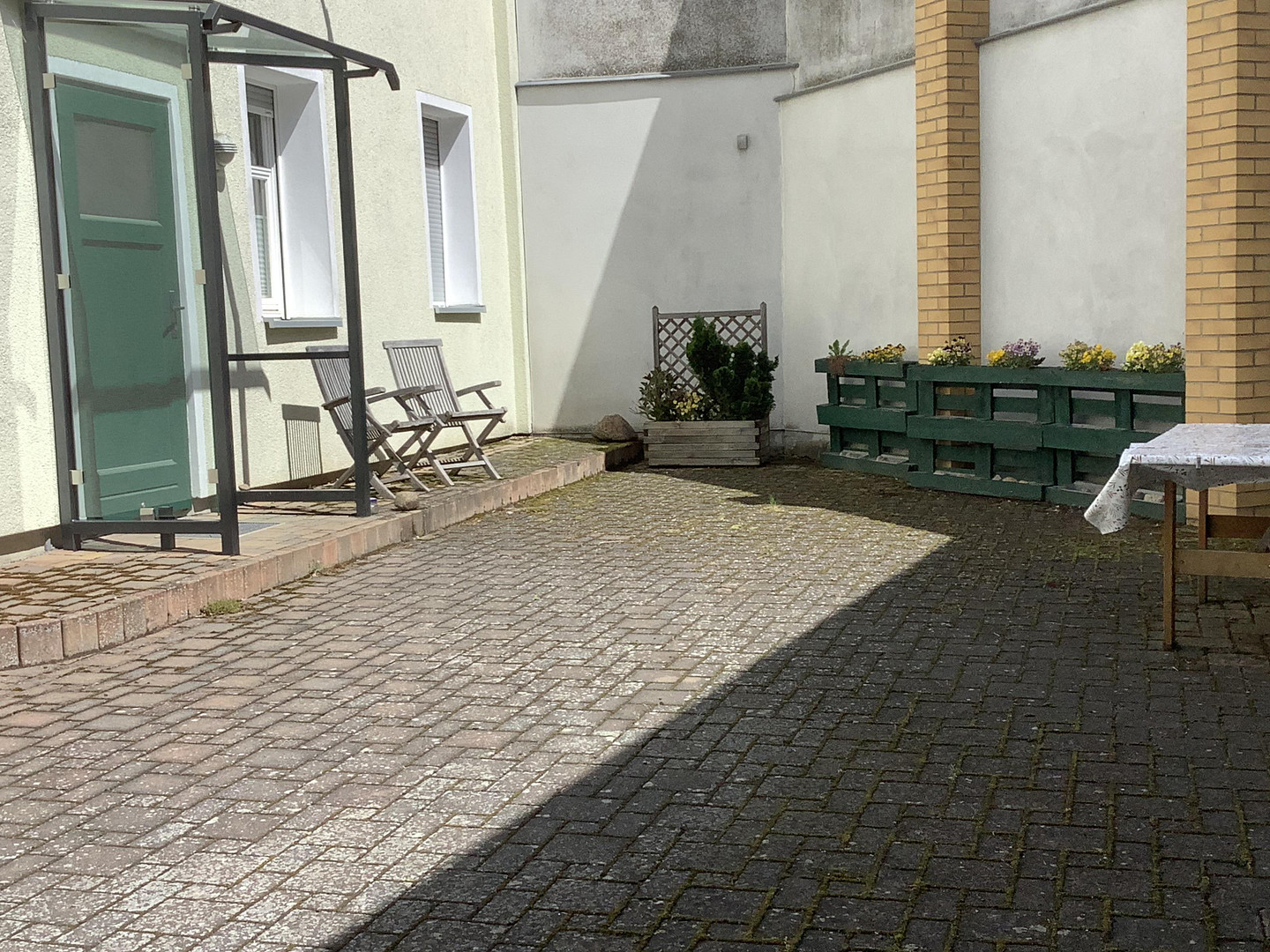 Zweigenerationenhaus mit Nebengebäuden und großem Garten – Jessen(Seyda) – Vorschaubild 2