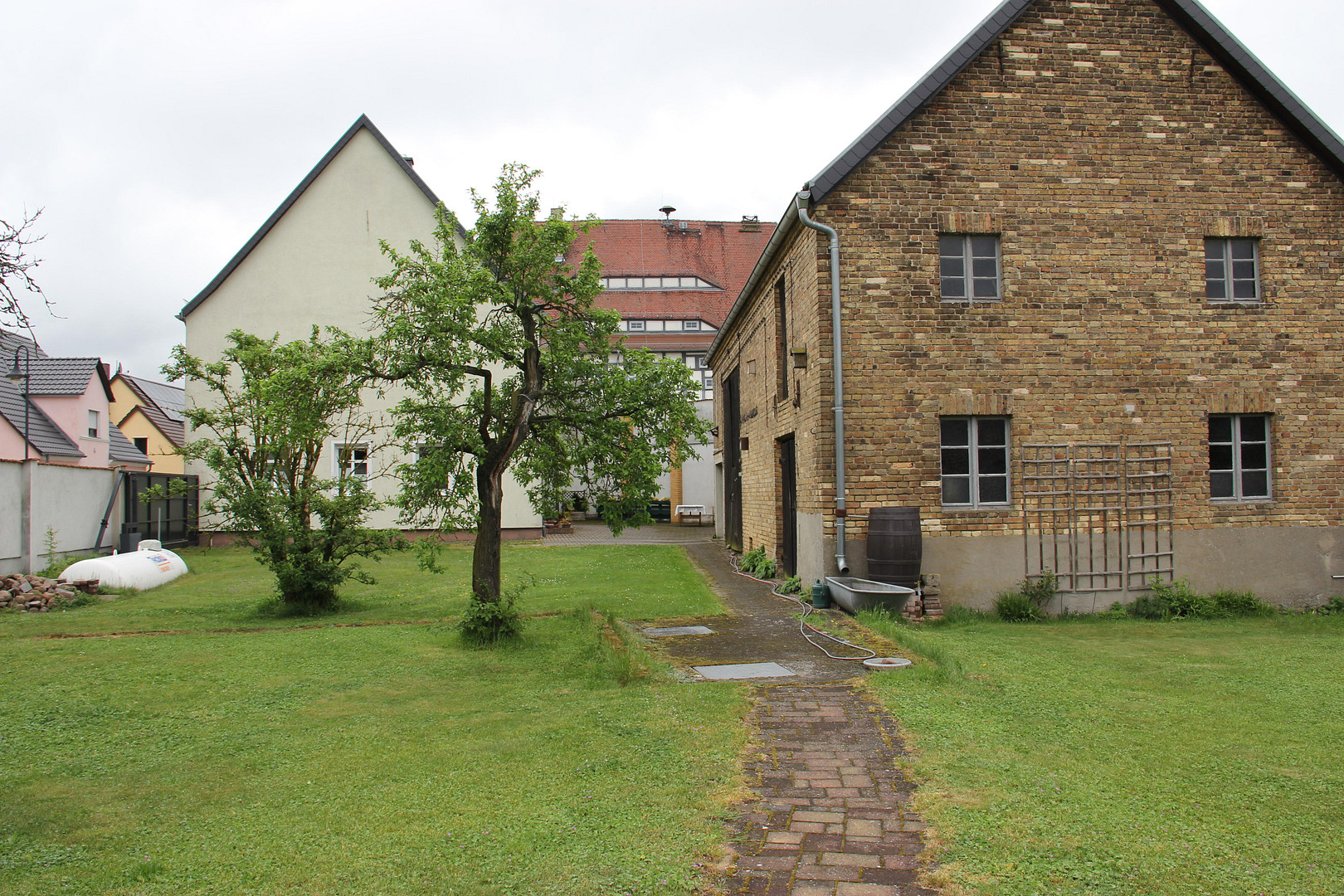 Zweigenerationenhaus mit Nebengebäuden und großem Garten – Jessen(Seyda) – Vorschaubild 4