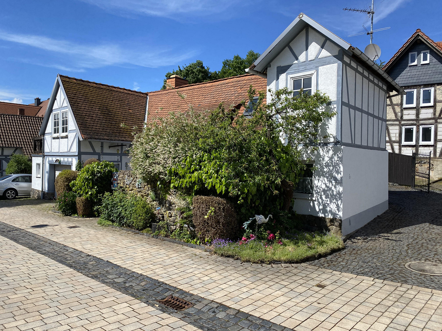 Charmantes Hofanwesen mit 3 Wohneinheiten, Garagen, Scheune und Hanggarten – Niddaer Str. 28, 61203 Reichelsheim(Blofeld) – Vorschaubild 2