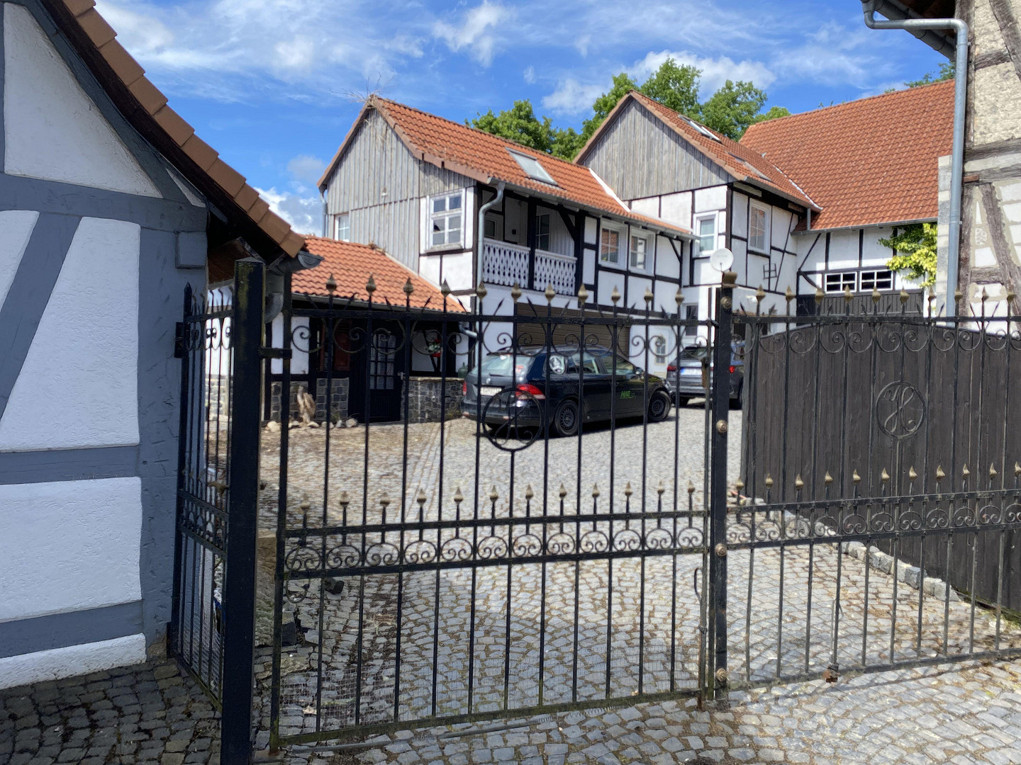 Charmantes Hofanwesen mit 3 Wohneinheiten, Garagen, Scheune und Hanggarten – Niddaer Str. 28, 61203 Reichelsheim(Blofeld) – Vorschaubild 4