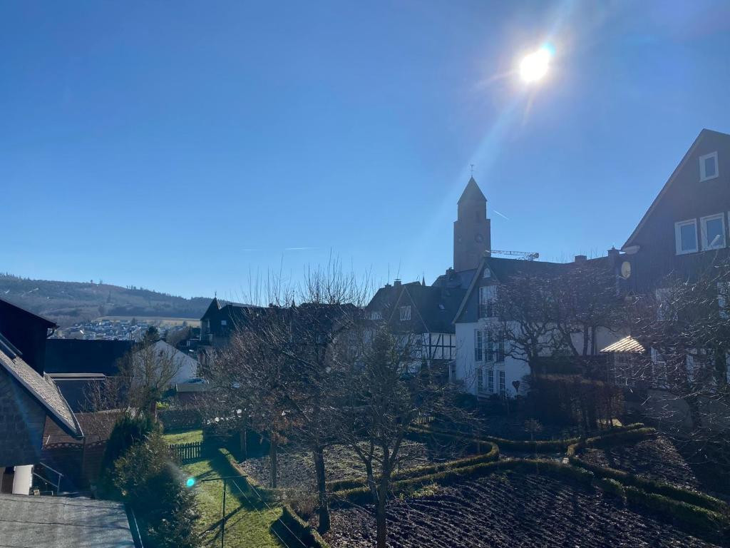 Kernstadt Schmallenberg: 1-2 Familienhaus für Kreative und Kapitalanleger – Auf der Mauer 2, 57392 Schmallenberg – Vorschaubild 2