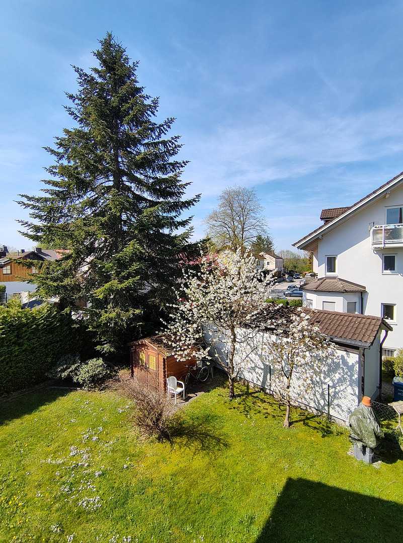 Viel Platz für die ganze Familie in diesem (renovierungsbedürftigen) Zweifamilienhaus in Gröbenzell