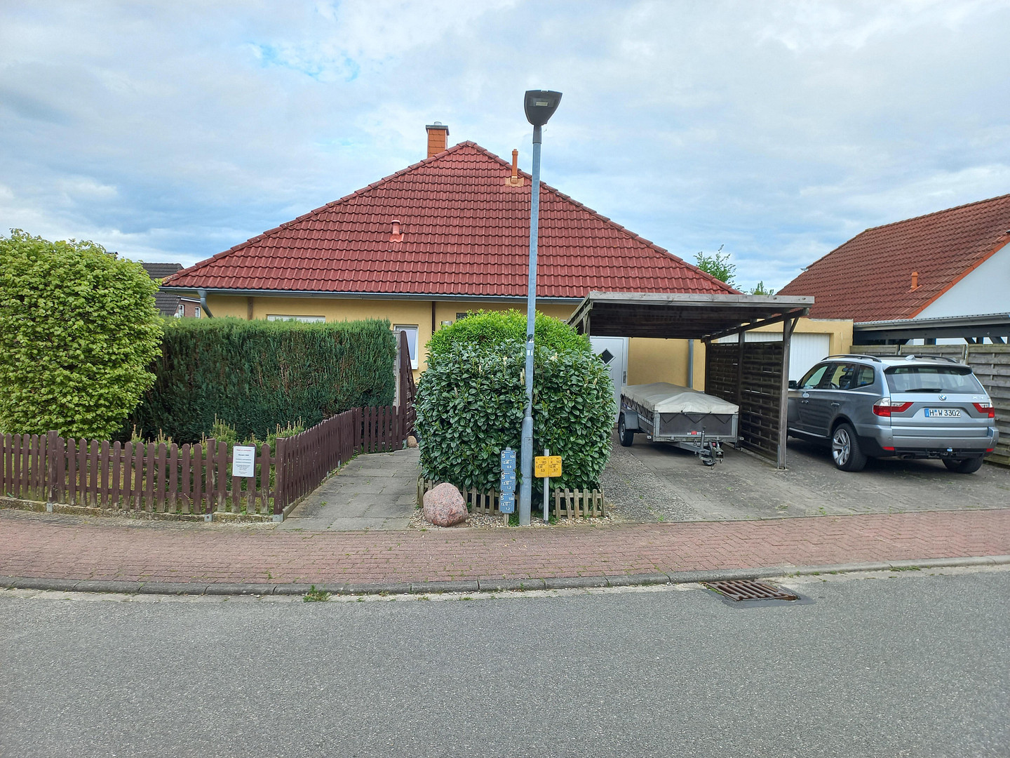 Bungalow in Toplage mit Einliegerwohnung im OG