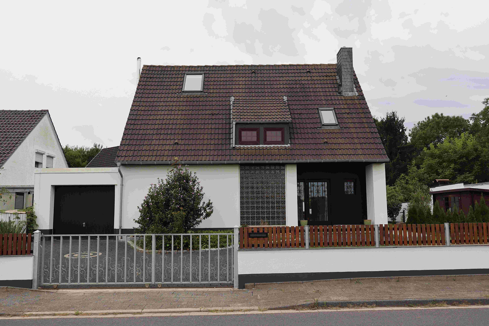 Freistehendes renoviertes Einfamilienhaus in Jüchen von Privat zu verkaufen – Hackhausen, 113 undefined – Vorschaubild 2
