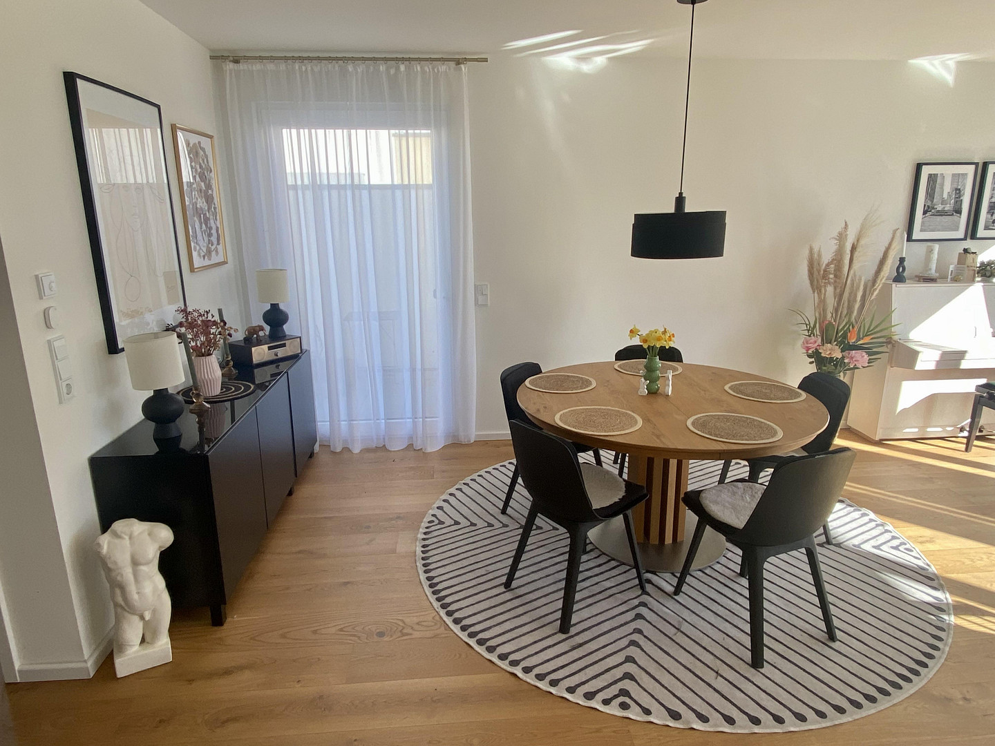 Premium Family Living - Möbliertes Haus nahe Clay Kaserne – Mirabellenweg 13, 65205 Wiesbaden(Nordenstadt) – Vorschaubild 3