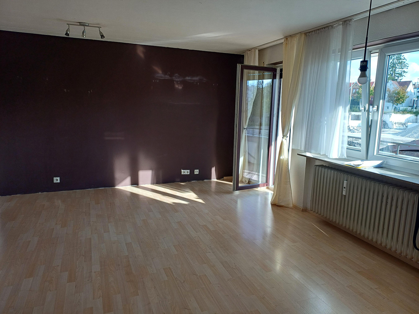 renovierte 1,5-Zi-Whg. Stadtmitte Postareal, Südbalkon, Pkw-Stellplatz – Leonberg – Vorschaubild 2