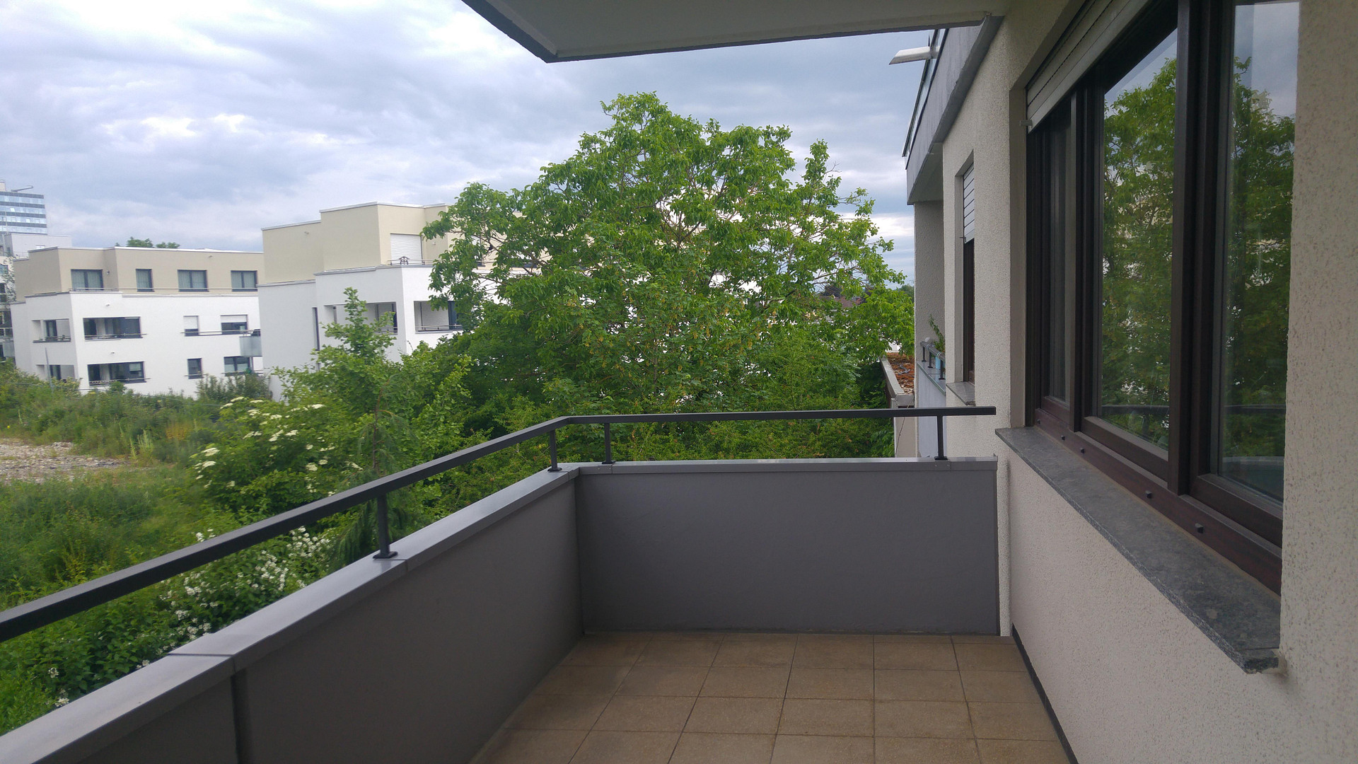 renovierte 1,5-Zi-Whg. Stadtmitte Postareal, Südbalkon, Pkw-Stellplatz