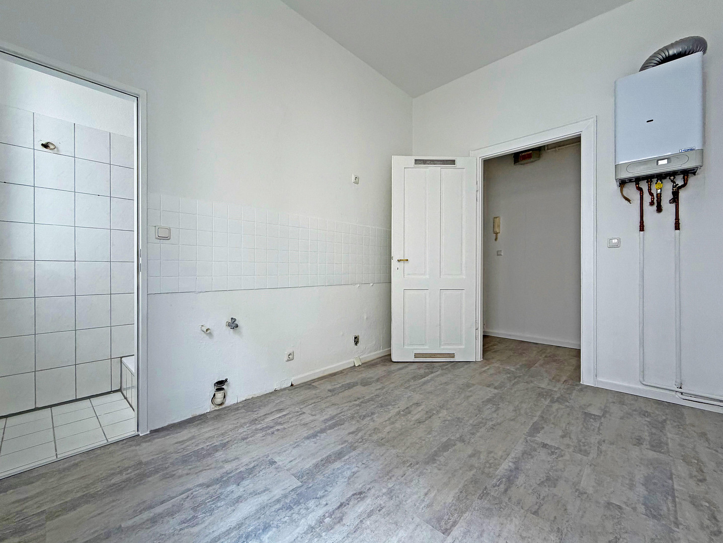 Sofort frei: Renovierte 2-ZKB Altbauwohnung im beliebten Rheingauviertel (Provisionsfrei) – Wiesbaden – Vorschaubild 5