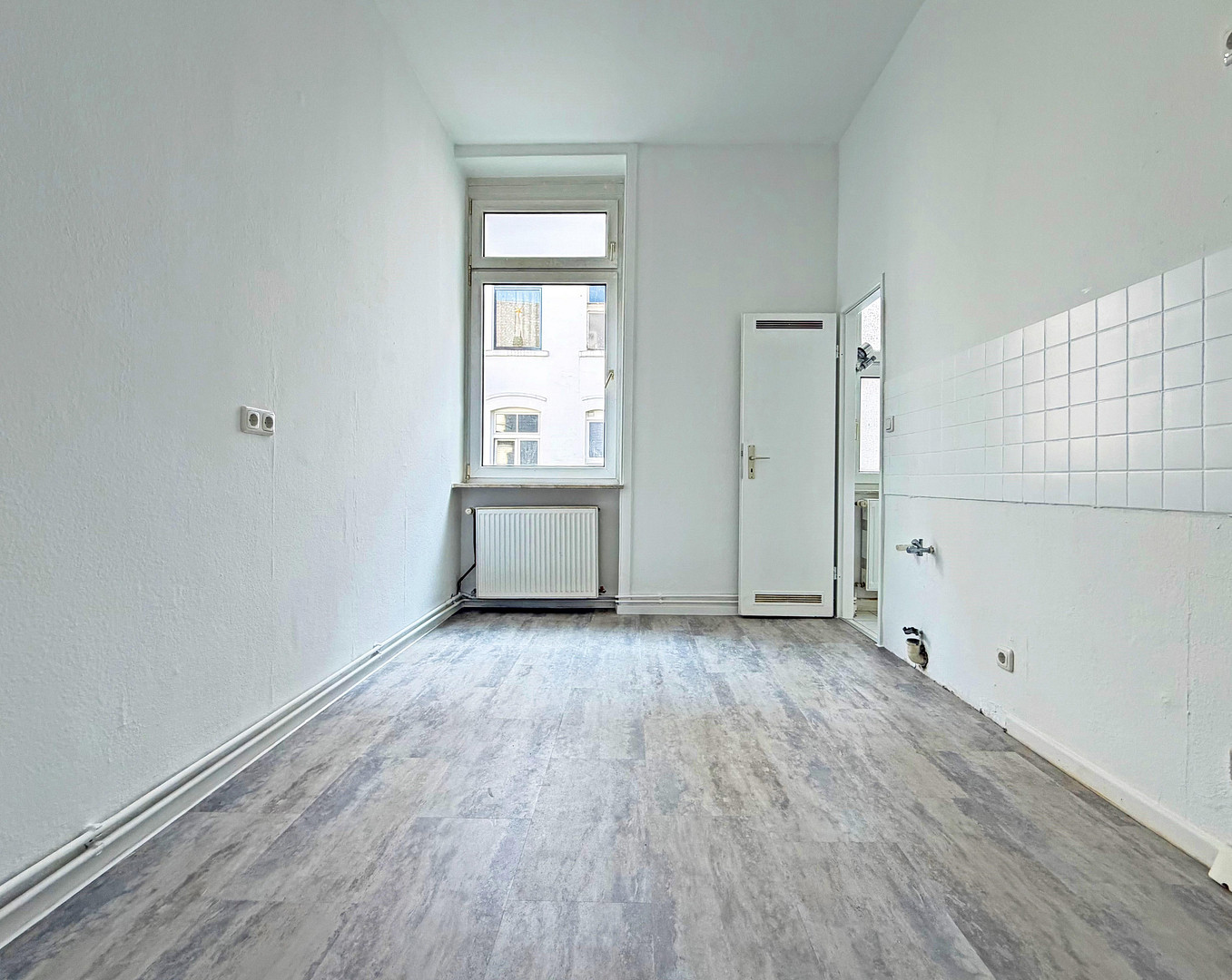 Sofort frei: Renovierte 2-ZKB Altbauwohnung im beliebten Rheingauviertel (Provisionsfrei) – Wiesbaden – Vorschaubild 4