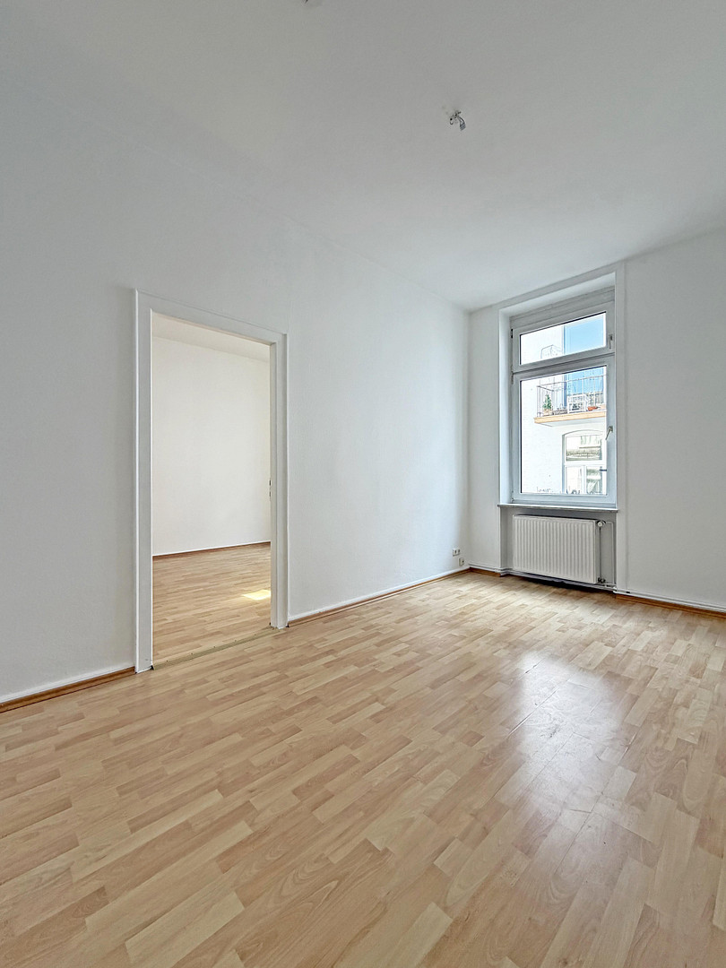 Sofort frei: Renovierte 2-ZKB Altbauwohnung im beliebten Rheingauviertel (Provisionsfrei) – Wiesbaden – Vorschaubild 3