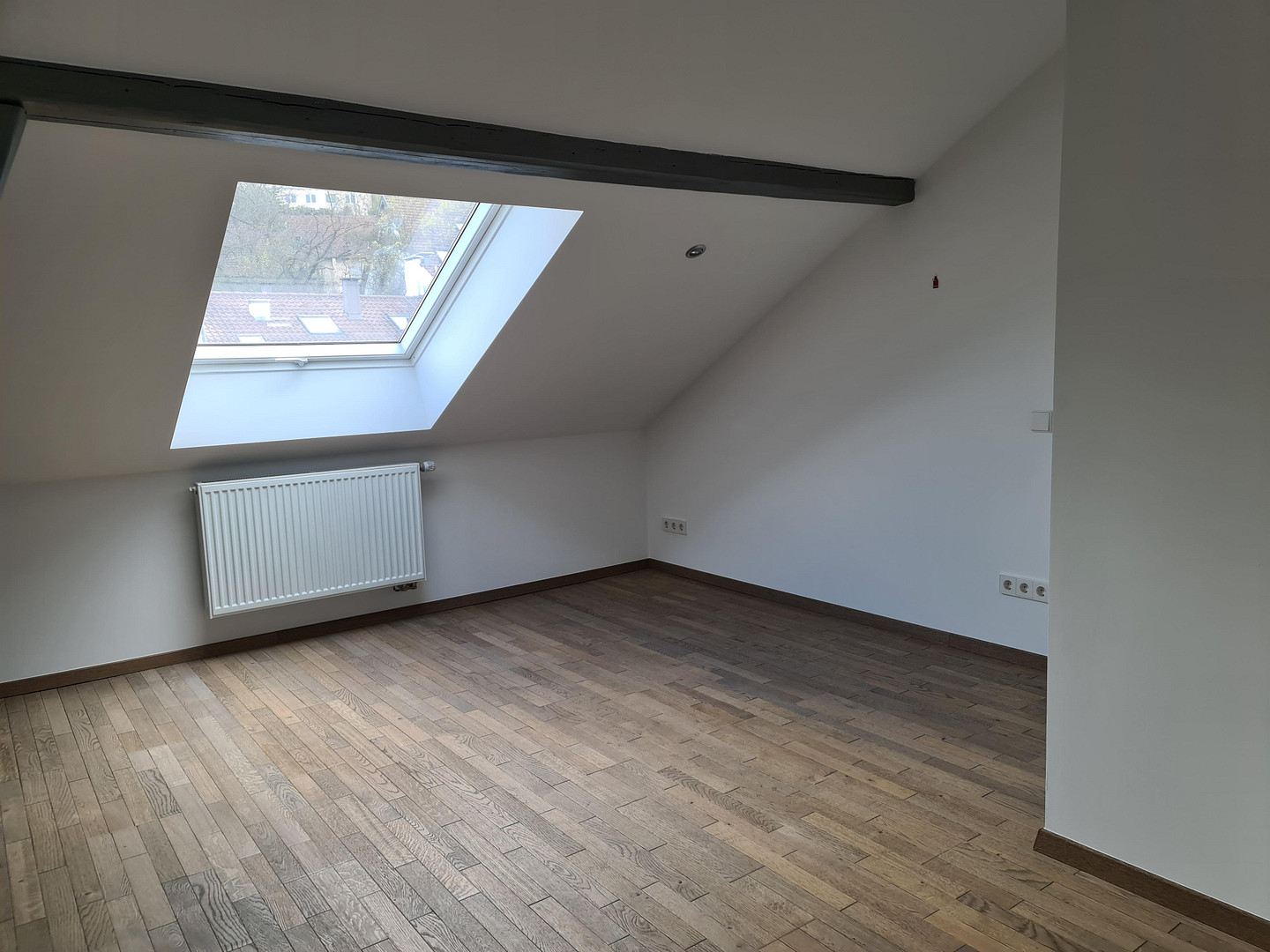 Exklusive 3,5-Zimmer-Dachgeschosswohnung mit Loggia, EBK und Stellplatz in Stuttgart – Werastraße 135, 70190 Stuttgart(Ost) – Vorschaubild 13