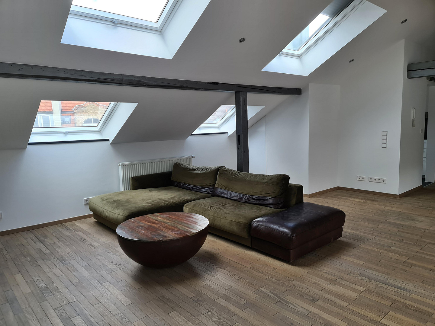 Exklusive 3,5-Zimmer-Dachgeschosswohnung mit Loggia, EBK und Stellplatz in Stuttgart – Werastraße 135, 70190 Stuttgart(Ost) – Vorschaubild 2