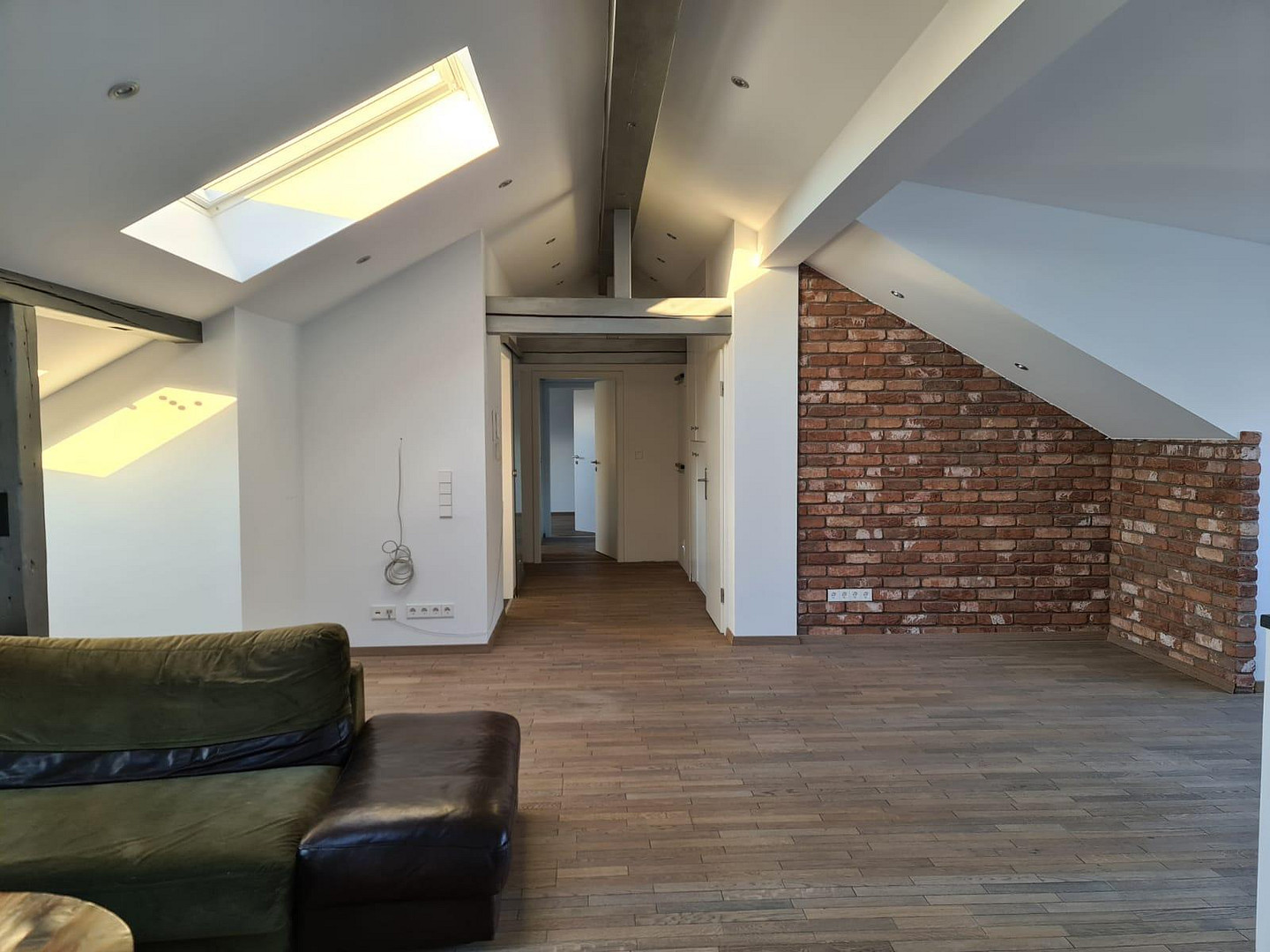 Exklusive 3,5-Zimmer-Dachgeschosswohnung mit Loggia, EBK und Stellplatz in Stuttgart – Werastraße 135, 70190 Stuttgart(Ost) – Vorschaubild 3