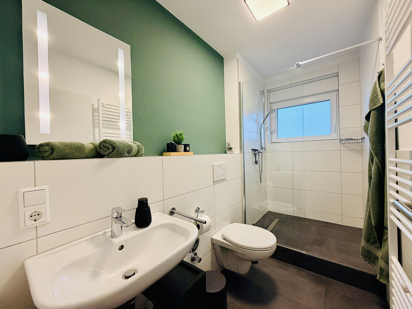 Top saniertes Mehrfamilienhaus mit vier komplett möblierten 2-Zimmer-Design-Apartments! – Karlsruhe(Rintheim) – Vorschaubild 13