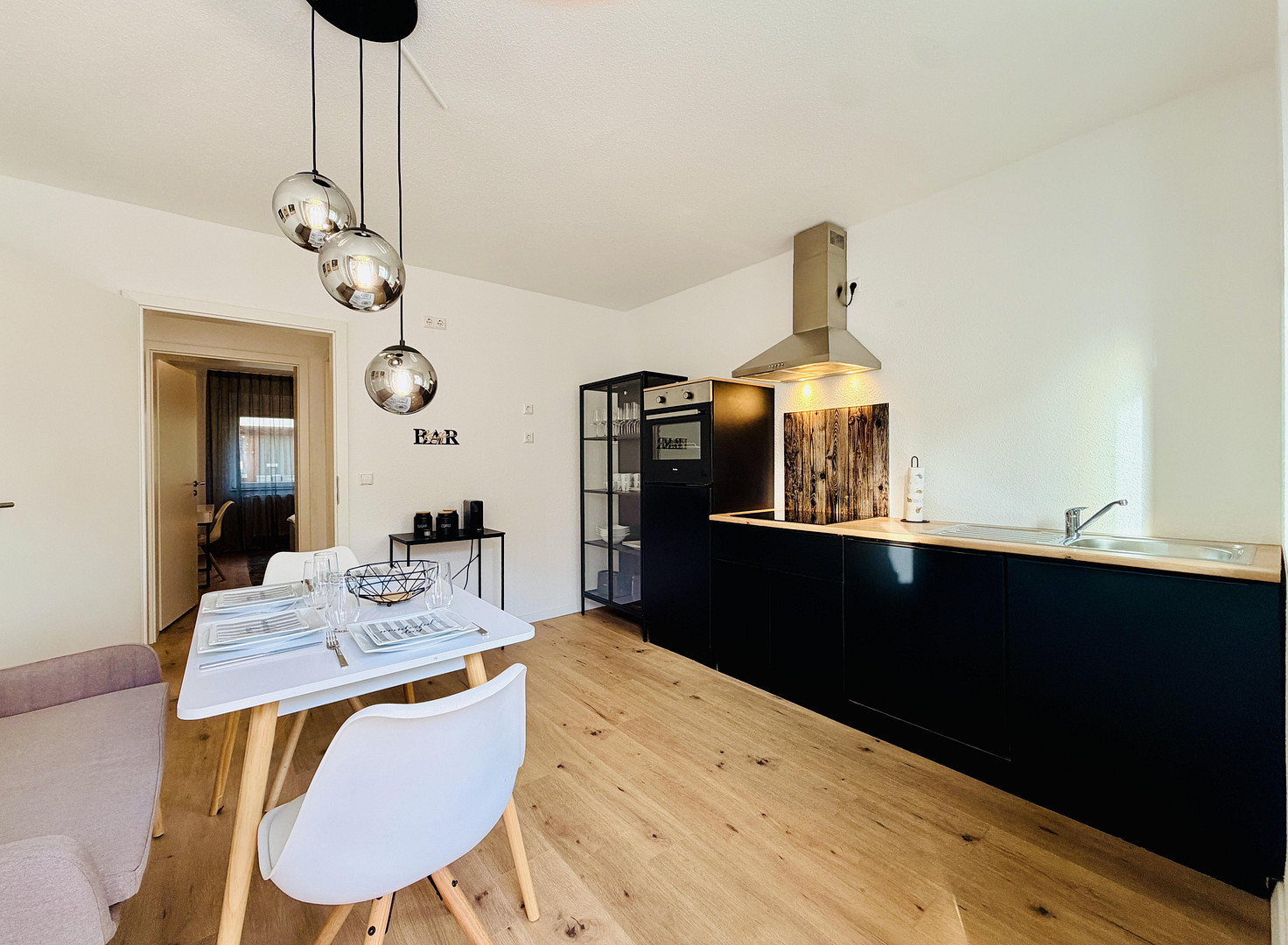 Top saniertes Mehrfamilienhaus mit vier komplett möblierten 2-Zimmer-Design-Apartments! – Karlsruhe(Rintheim) – Vorschaubild 5