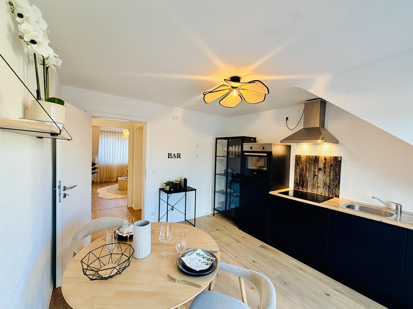 Top saniertes Mehrfamilienhaus mit vier komplett möblierten 2-Zimmer-Design-Apartments! – Karlsruhe(Rintheim) – Vorschaubild 16