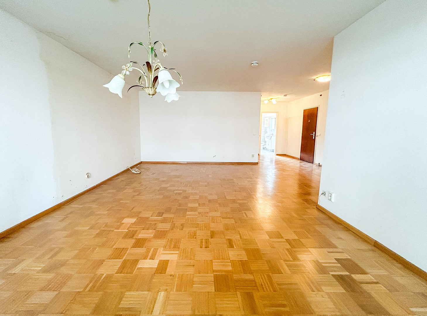 Sanierungsbedürftige 2-Zimmer-Wohnung mit Balkon & Aufzug in Fürth – Fürth – Vorschaubild 4