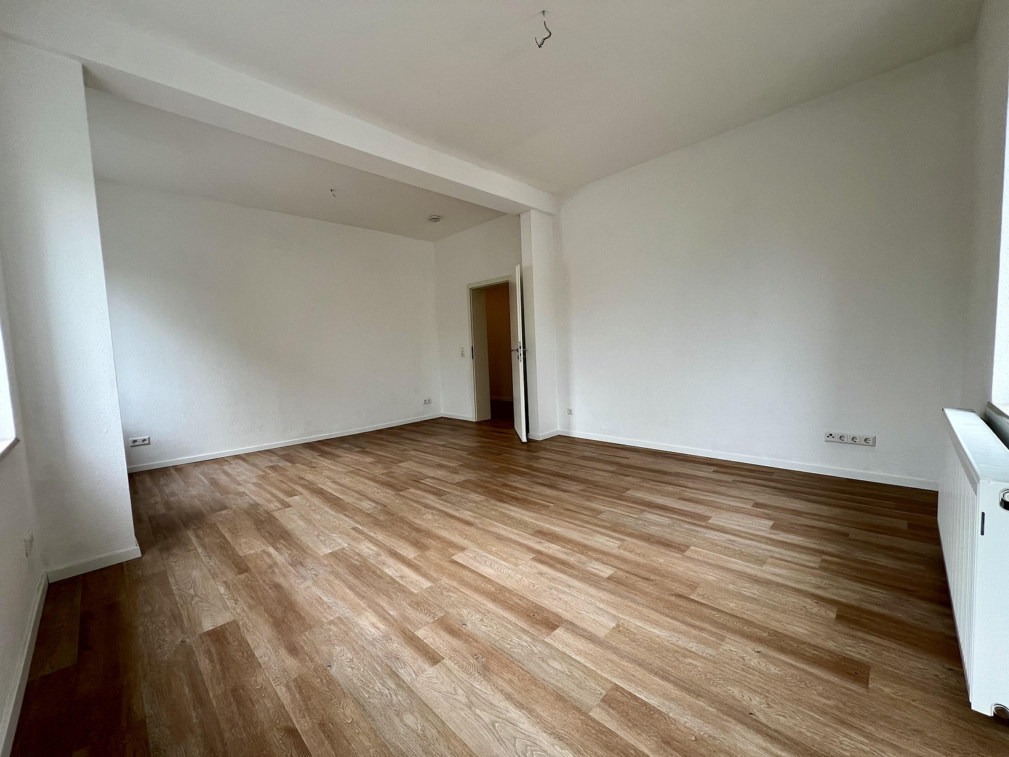 Große 4-R-Wohnung | EBK | großes WoZi | Balkon | 2 Bäder – Stötteritzer Landstraße 30, 4288 Leipzig(Holzhausen) – Vorschaubild 2