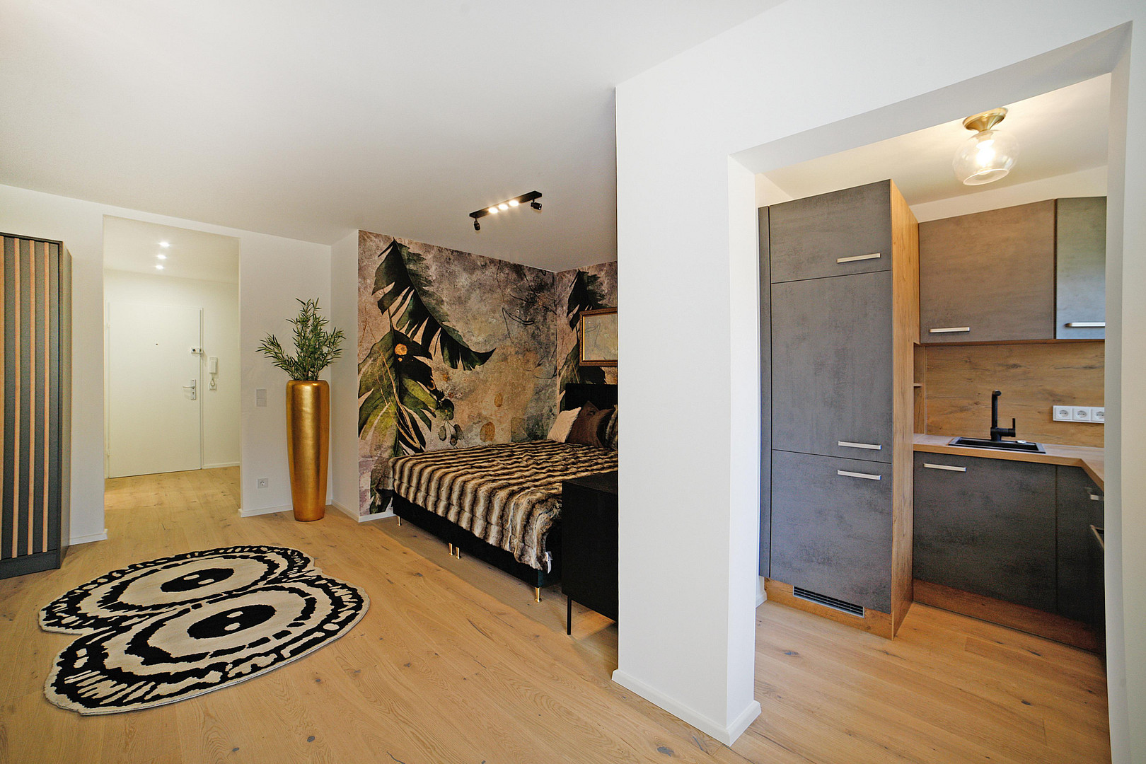Apartment mit Balkon und EBK - komplett saniert und möbliert – Tettnanger Str. 4, 81243 München(Aubing) – Vorschaubild 8