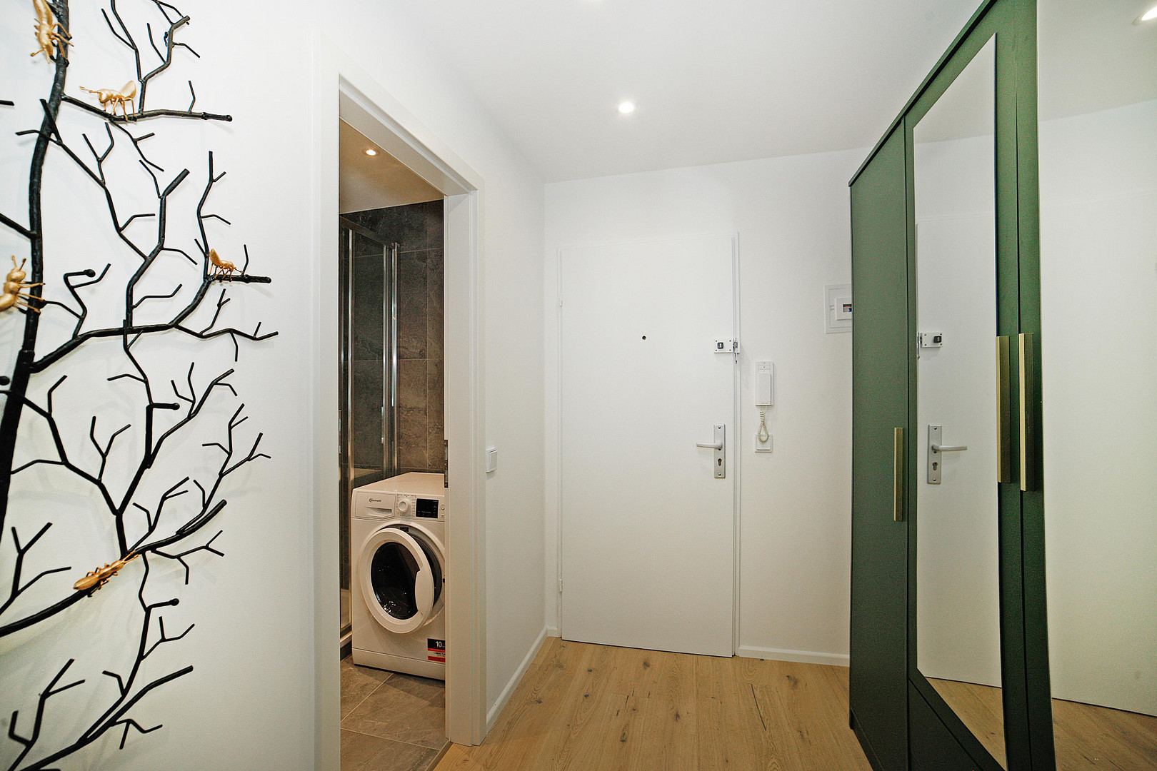 Apartment mit Balkon und EBK - komplett saniert und möbliert – Tettnanger Str. 4, 81243 München(Aubing) – Vorschaubild 5